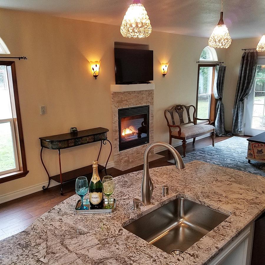 Arbor Rouge Cottage Clinton Екстериор снимка